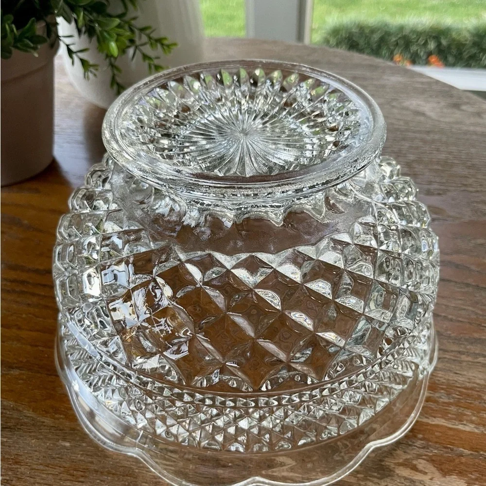 VINTAGE, ANCHOR HOCKING,10” WEXFORD GLASS BOWL WITH SCALLOPED RIM.10”W X 5 7/8”H